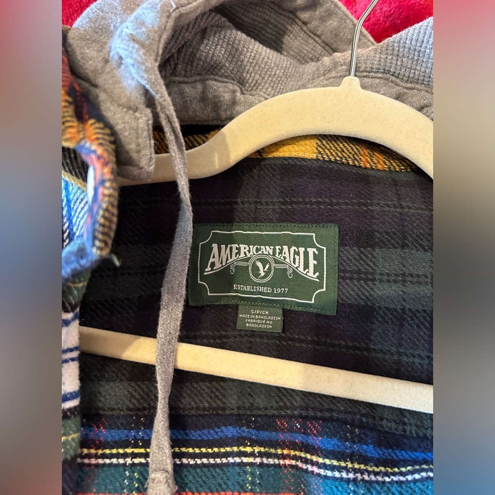 Heavy duty, worn in, vintage hooded flannel.  Adult size Small. - Picture 6 of 10